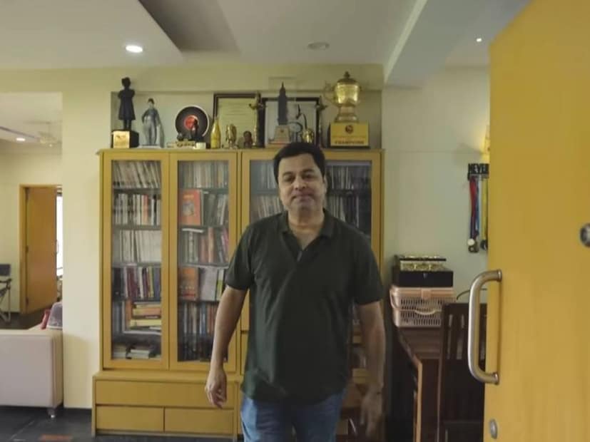  मराठी चित्रपट, मालिका आणि नाटकांत दर्जेदार भूमिका साकारणारा अभिनेता सुबोध भावे मूळ पुणेकर असला तरी मुंबईत त्यांचं आलिशान घर आहे. मायानगरी मुंबईत त्याने स्वत:च्या हिंमतीवर हे घर घेतलं आहे.