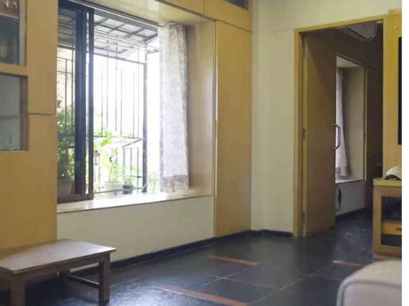  सुबोध भावेच्या घरात कडप्प्याची लादी बसवली आहे. पुण्यातील त्याच्या वाड्यात या लाद्या असल्याने त्यांची आठवण म्हणून मुंबईतील घरात या लाड्या बसवल्या आहेत.