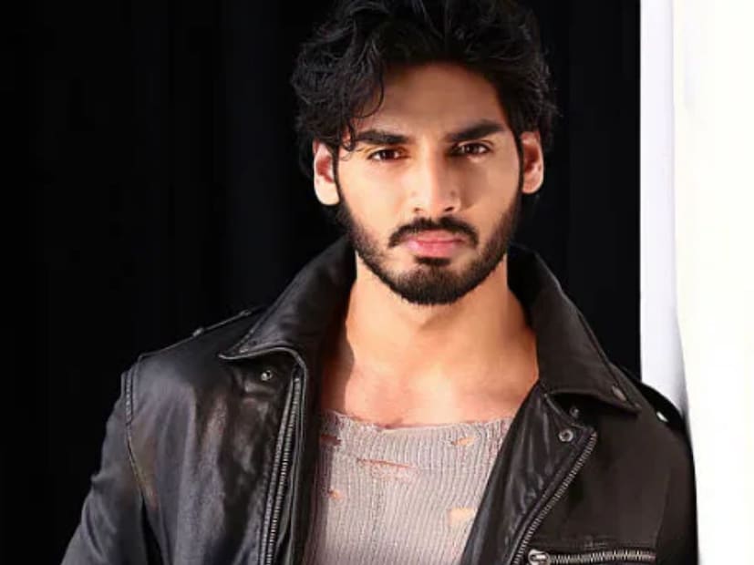  अहान शेट्टीने 2021 मध्ये 'तडप' या चित्रपटाच्या माध्यमातून आपल्या अभिनय कारकि&#x200d;र्दीची सुरुवात केली होती. आपल्या पहिल्याच चित्रपटासाठी त्याला आयफा पुरस्कार मिळाला होता. आता अभिनेत्याच्या आगामी चित्रपटांची चाहत्यांना प्रतीक्षा आहे.