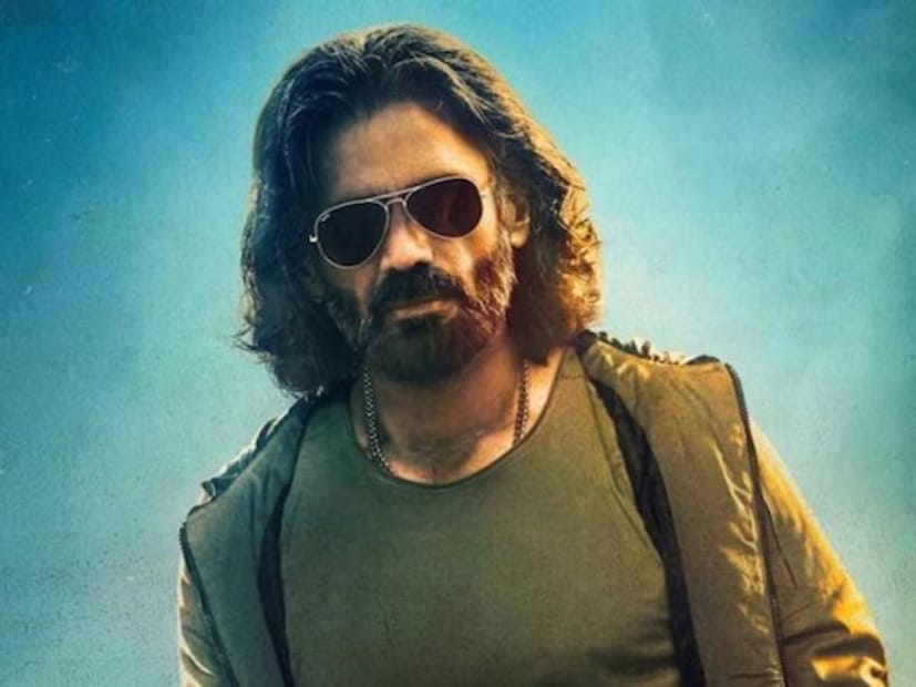  सुनील शेट्टी फिटनेसबद्दल बोलताना म्हणाले,"सात-आठ तासाची झोप खूप महत्त्वाची असते. एखाद्या गोष्टीत सातत्य ठेवलं की शिस्त येते. मी रोज सकाळी साडे पाच वाजता उठतो, सहा वाजता जीमला जातो. वेट ट्रेनिंग, प्रोटिन या सर्व गोष्टींमध्ये सातत्य ठेवतो. माझ्यासाठी फिटनेस म्हणजे आनंद. मी दररोज 1600-2000 कॅलरी इनटेक करतो".