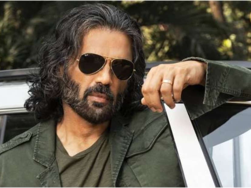  सुनील शेट्टी दुपारी 1 वाजता जेवण केल्यानंतर संध्याकाळी सहा वाजता जेवण करतात. मध्ये काहीही खात नाहीत. सुनील शेट्टींचा फास्टिंगवर विश्वास आहे. साऊथ इंडियन असल्यामुळे त्यांच्या आहारात ब्राऊंड राईसचा समावेश असतो. हिरव्या फळभाज्या आणि पालेभाज्यांचा समावेश ते आहारात करतात".