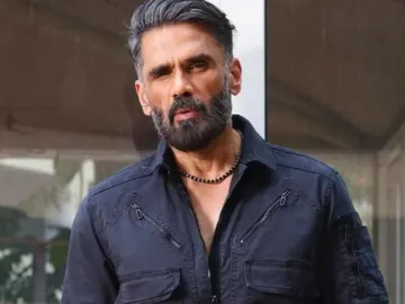  सुनील शेट्टी घरचं जेवण करण्यावर भर देतात. आहारात तेल, साखर आणि मिठ कंट्रोल करणं गरजेचं असतं. त्यामुळे या तीन गोष्टींकडे प्रामुख्याने ते लक्ष देतात. सुनील शेट्टी आजही सर्व प्रकारच्या पार्ट्यांपासून दूर आहे.