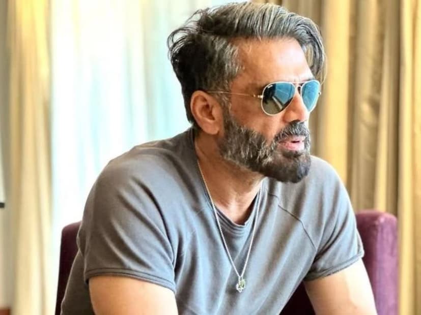  बॉलिवूडमधील हँडसम अभिनेत्यांमध्ये सुनील शेट्टी यांचा समावेश आहे. आपल्या दमदार अभिनयाने त्यांनी प्रेक्षकांची मने जिंकली आहेत.