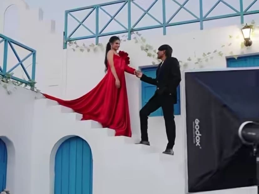  सूरज आणि संजना यांच्या लग्नाची चाहत्यांना आता उत्सुकता आहे. सूरज 29 नोव्हेंबरला सायंकाळी 6 वाजून 11 मिनिटांच्या शुभमुहूर्तावर लग्नबंधनात अडकणार आहे.