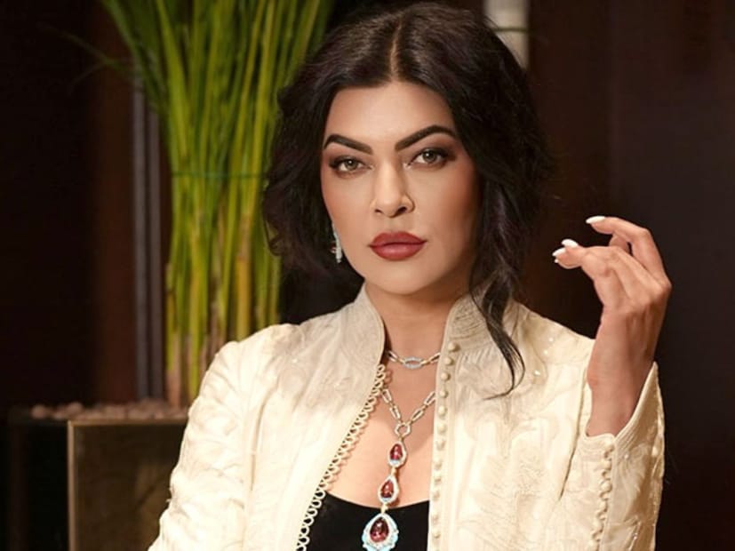  सुष्मिता सेनचं वैयक्तिक आयुष्य नेहमीच चर्चेचा विषय ठरलं आहे. अभिनेत्रीने तिचे सर्व निर्णय ठामपणे आणि निर्भीडपणे घेतले आहेत. जिथे इतर फिल्मी कलाकार आपलं वैयक्तिक आयुष्य लपवून ठेवतात, तिथे सुष्मिता मात्र आपल्या नातेसंबंधांबाबत नेहमीच लोकांसमोर खुलेपणाने भाष्य करत आली आहे.