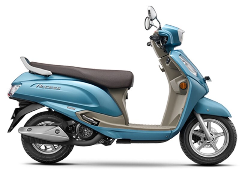 मुंबई : भारतात पेट्रोलच्या वाढत्या किमतींमध्ये, सुझुकीने अलीकडेच त्यांची लोकप्रिय स्कूटर, Access 125 रिफ्रेश केली. कंपनीने 2025 च्या Japan Auto Showमध्ये त्यांचा CNG व्हेरिएंट सादर केला. या नवीन मॉडेलचे मायलेज, डिझाइन आणि सेफ्टी वैशिष्ट्ये डिटेल्समध्ये पाहूया.