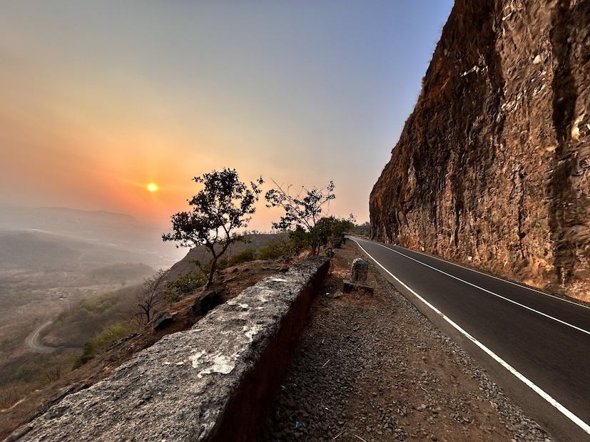 सुमारे 2000 नंतर ताम्हिणी घाटाचं खरे रूप पालटलं. मुळशी धरण परिसर विकसित झाला, रस्ता रुंदावला आणि पर्यटनासाठी हा मार्ग मोठ्या प्रमाणात खुला झाला. इतिहास, लोककथा आणि निसर्ग यांचा सुंदर संगम हेच ताम्हिणीचं वैशिष्ट्य आहे. (सर्व फोटो : सोशल मीडिया)