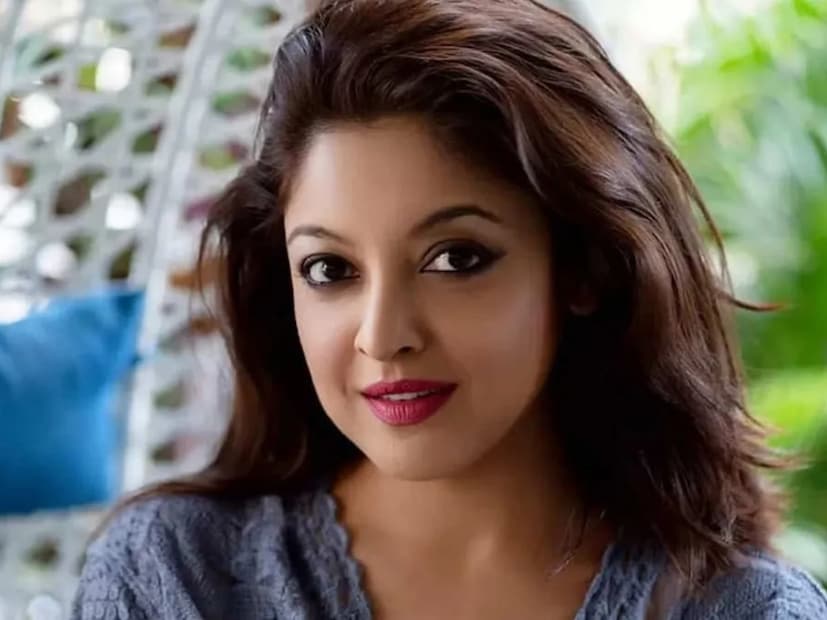  पिंकविल्हाला दिलेल्या मुलाखतीत तनुश्री दत्ताने लग्न आणि कुटुंबाबद्दल भाष्य केलं आहे. लग्न करण्याची इच्छा आहे का? असा प्रश्न तनुश्रीला विचारण्यात आला. या प्रश्नाचं उत्तर देत अभिनेत्री म्हणाली,"हो. लग्न करायचं आहे". तनुश्रीला एका संताने सांगितलं आहे की, तिच्या नशिबात लग्न आणि मूल या दोन्ही गोष्टी आहेत.