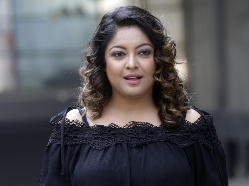  तनुश्री दत्ता पुढे म्हणाली,"माझं बोलणं ऐकूण त्या साधू म्हणाल्या,"अच्छा. लग्न झालेलं नाही. बरं, डिसेंबरमध्ये होईल तुझं लग्न. पण त्यांनी हे सांगितलं नाही की कोणत्या डिसेंबरमध्ये होईल. त्यांनी हेही सांगितलं की तुला मुलगा झाल्यावर त्याला घेऊन माझ्याकडे ये. मला भेटायचं आहे".