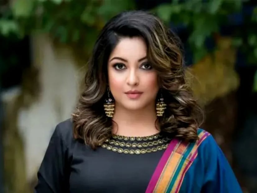  तनुश्री दत्ता पुढे एका साईबाबा मंदिरात गेली. तिथे तिला एक टॅरो कार्ड रीडर भेटली. तिनेही तनुश्रीला एक मुलगा होणार असा अंदाज वर्तवला. याबाबत बोलताना तनुश्री म्हणते,"ती टॅरे कार्ड रीडर ख्रिश्चन होती. मला पाहताच ती म्हणाली,तू प्रेग्नंट आहेस का? कारण तुझ्या आसपास एक आत्मा आहे आणि तो मुलाच्या रुपात दिसतोय. ज्याच्यासोबत लग्न करायचं आहे. त्याच्यासोबत रिलेशनशिपमध्ये राहा. कारण तू प्रेग्नंट होशील. मला लग्नाशिवाय प्रेग्नंट होऊन अडचणीत पडायचं नाही".