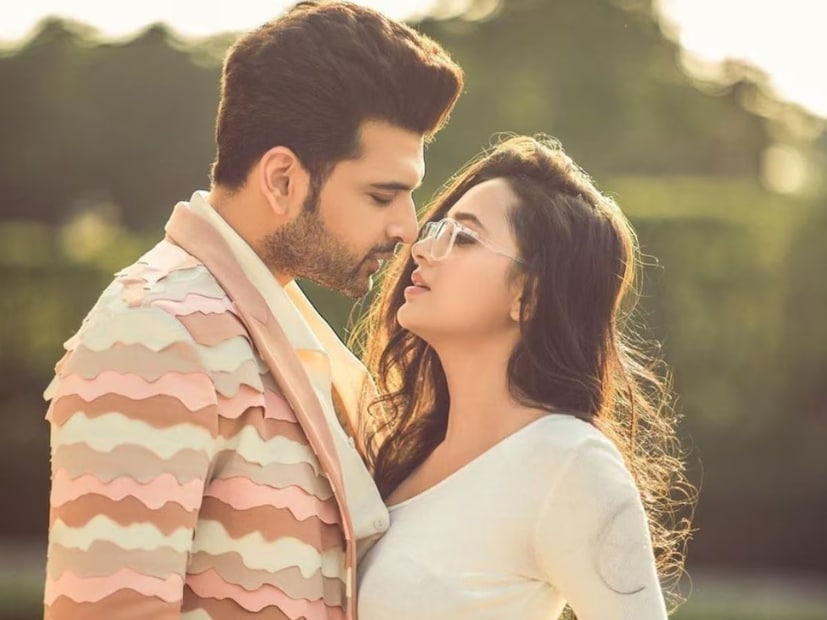  तेजस्वी नुकतीच एका मुलाखतीत म्हणाली की, 2026 मध्ये ती विवाहबंधनात अडकू शकते. 'बिग बॉस'च्या घरातून बाहेर पडल्यानंतरच 2022 पासून करण लग्नासाठी मागे लागला होता. पण त्यावेळी आईने विरोध केला असल्याचं अभिनेत्री म्हणाली.