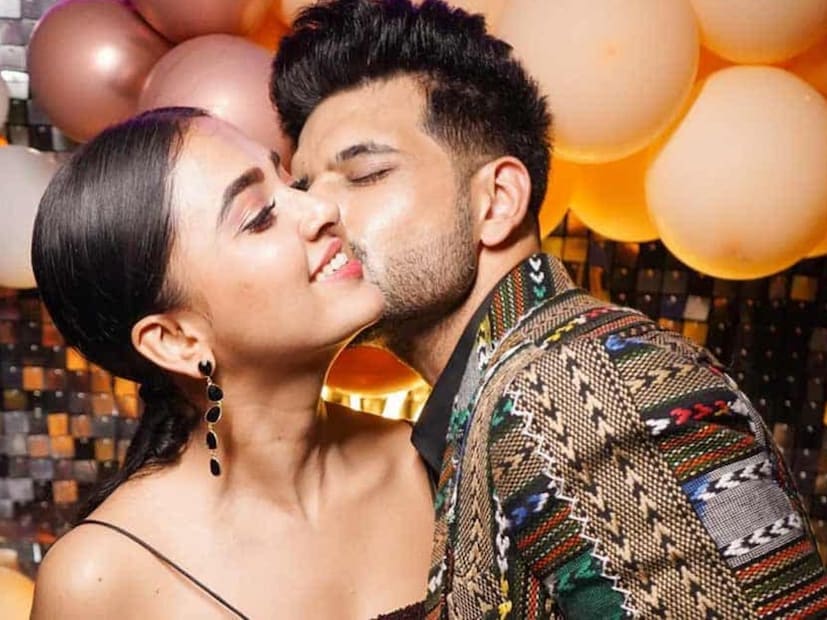  तेजस्वी पुढे म्हणाली,"करण माझ्यासाठी सीरियस नाही, असं सुरुवातीला मला वाटत होतं. पण खरंतर तो लग्नासाठी माझ्यामागे 2022 पासूनच लागला आहे. आता नव्या वर्षात लग्न करण्याचा आम्ही विचार तर करतोय. बघू काय होतंय पुढे".