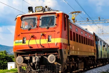 रेल्वेनं प्रवास करणाऱ्यांसाठी मोठी बातमी! १ डिसेंबरपासून बदलणार नियम रेल्वेनं प्रवास करणाऱ्यांसाठी मोठी बातमी! १ डिसेंबरपासून बदलणार नियम