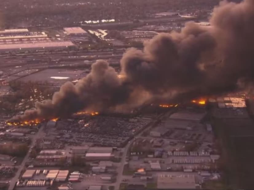 राज्याचे गव्हर्नर अँडी बेशियर यांनी पत्रकार परिषदेत सांगितले की, किमान तीन जणांचा मृत्यू झाला आणि ११ जण जखमी झाले, त्यापैकी काही गंभीर आहेत. बचाव कार्य सुरू असताना मृतांचा आकडा वाढू शकतो, अशी भीती व्यक्त केली जात आहे. 