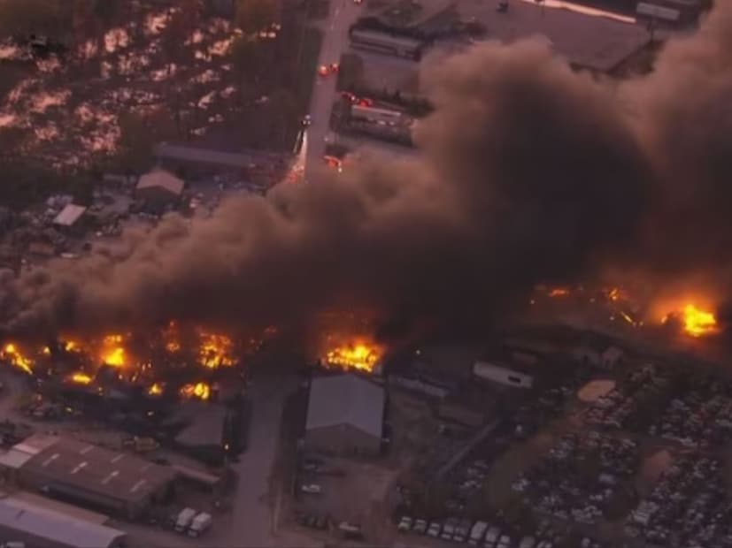 यूपीएसने एका निवेदनात म्हटले आहे की, विमानात तीन क्रू मेंबर्स होते. मृतक विमानातील प्रवासी होते की जमिनीवरील नागरीक होते हे अद्याप स्पष्ट झालेले नाही. गव्हर्नर बेशियर म्हणाले की, कुटुंबांना अपडेट देण्यासाठी आपत्कालीन प्रतिसाद केंद्र स्थापन करण्यात आले आहे.