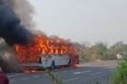 नागपूर - उमरेड रोडवर र धावत्या ट्रॅव्हल्सला आग,काही मिनिटात बस जळून खाक