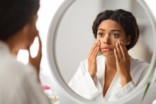 Vitamins : जीवनसत्त्वांच्या कमतरतेमुळे चेहऱ्याचा रंग बदलतो का ? जीवनसत्त्वांच्या योग्य संतुलनासाठी काय करायचं ?