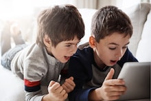 Parenting Tips : नकळत मुलांच्या दिवसातला मोठा वेळ जातो स्क्रीनवर; या पद्धतीने वेळीच घाला सवयीला आवर