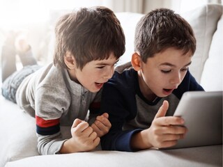 मुलांचा स्क्रीन टाइम कमी करणे..