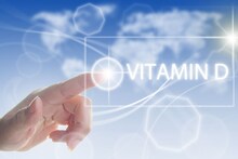 Vitamin D : 'व्हिटॅमिन डी'च्या कमतरतेकडे दुर्लक्ष नको, ही लक्षणं असतात शरीरानं दिलेले संकेत
