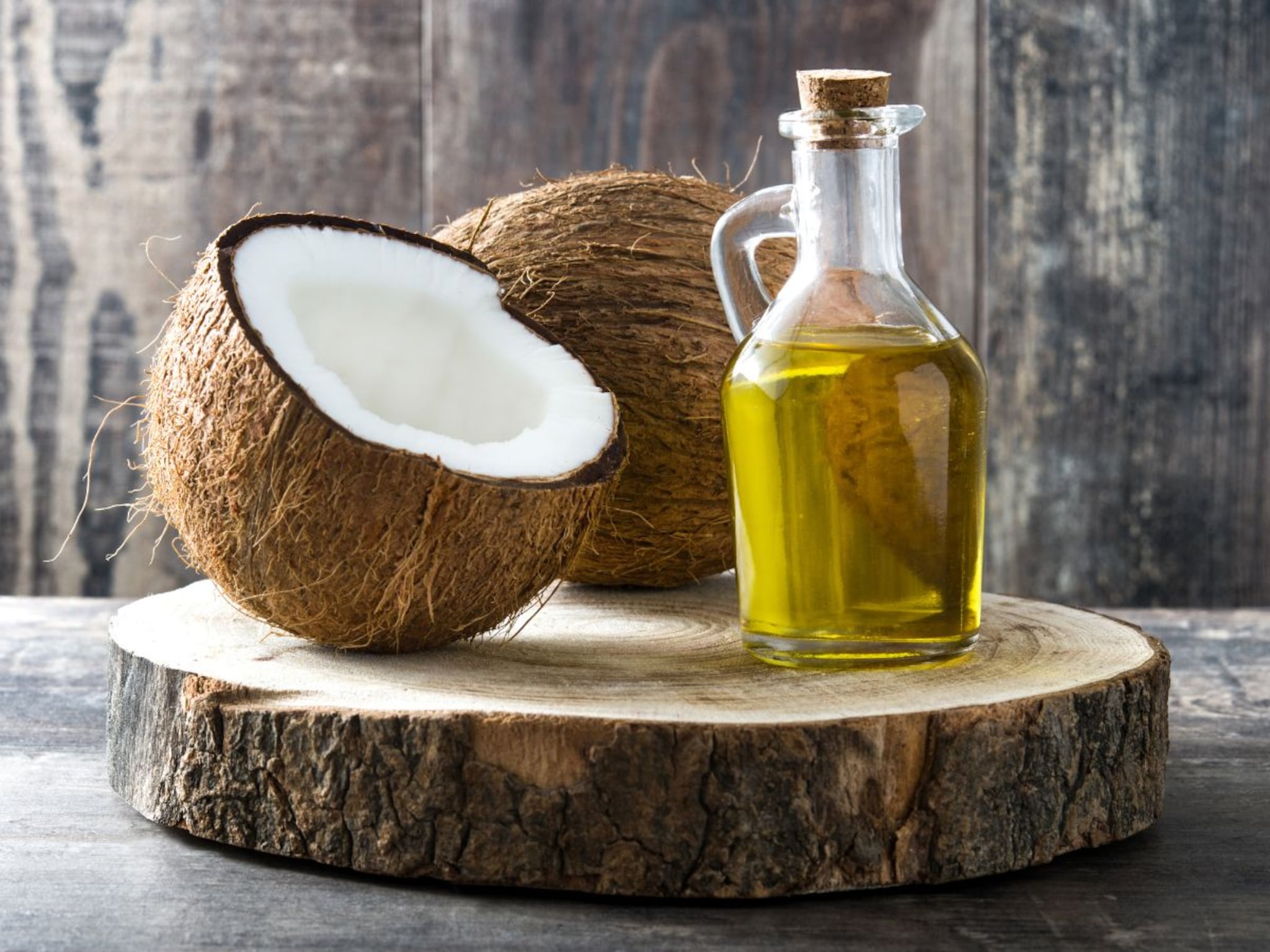 Coconut Oil : केवळ केसांसाठी नाही, खोबरेल तेलाचे आहेत भरपूर फायदे, वाचा सविस्तर