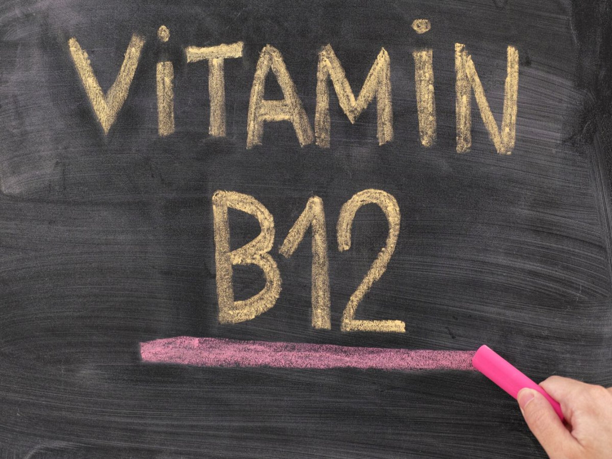 Vitamin B12 : सर्वात आधी पायांवर दिसतात लक्षणं, Vitamin B12 ची कमतरता का ठरते धोकादायक ? जाणून घ्या सविस्तर