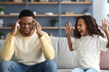 Parenting Tips : मुलांच्या रागाला योग्य पद्धतीने हाताळा, होतील मेंटली स्ट्रॉन्ग! तज्ज्ञांनी दिल्या 7 महत्त्वाच्या टिप्स