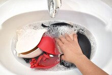 Cleaning Tips : एकच ब्रा न धुता किती वेळा वापरणं योग्य? 99% महिला करतात चूक, पाहा योग्य पद्धत