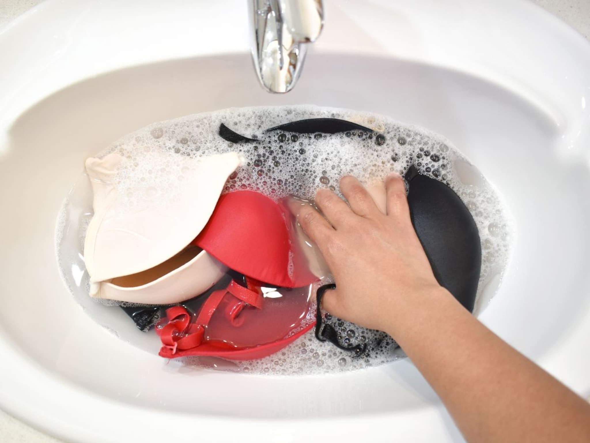 Cleaning Tips : एकच ब्रा न धुता किती वेळा वापरणं योग्य? 99% महिला करतात चूक, पाहा योग्य पद्धत