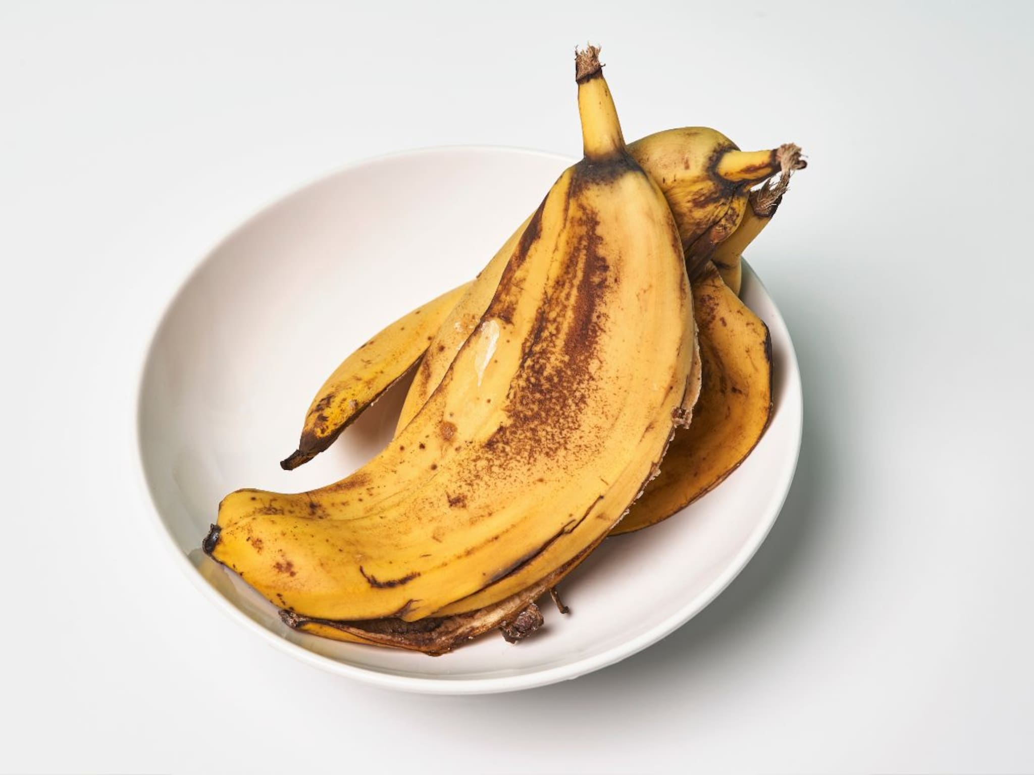 Skin Care : केळ्याच्या सालांच्या वापरानं चेहरा होईल मुलायम, शहनाज हुसेन यांच्या स्किन केअर टिप्स ठरतील उपयोगी