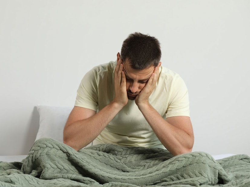 सूर्यप्रकाश आणि व्हिटॅमिन डीची कमतरताही याचे कारण आहे. कपड्यांचे अनेक थर आणि अपुरा सूर्यप्रकाश यामुळे शरीराला पुरेसे व्हिटॅमिन डी मिळत नाही. व्हिटॅमिन डीची कमतरता थेट ऊर्जा कमी करते, स्नायूंमध्ये अशक्तपणा आणते आणि मूडवर नकारात्मक परिणाम करते.