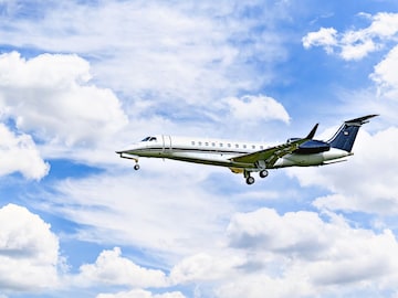 विमानतळावर लॅन्डींगपूर्वी विमान हवेत गोल का फिरवले जाते? इमर्जन्सी की अजून काही विमानतळावर लॅन्डींगपूर्वी विमान हवेत गोल का फिरवले जाते? इमर्जन्सी की अजून काही