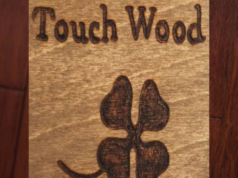 या प्रथेमागे एक विशिष्ट उद्देश होता. पहिली वेळ झाडाला प्रार्थना करायची आणि दुसरी वेळ झाड आणि झाडात राहणाऱ्या चांगल्या आत्म्यांचे आभार मानायचे. कालांतराने कोणत्याही लाकडी वस्तूला स्पर्श करून 'टच वुड' म्हणण्याची प्रथा अधिक सामान्य झाली आणि आजही ती पाळली जाते.