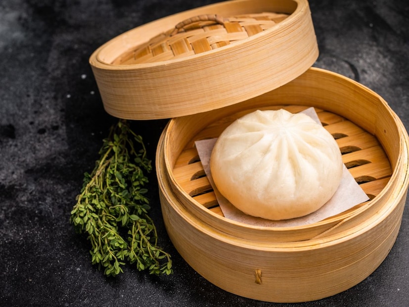 मोमो रोज खाल्ल्याने पोषणातील असंतुलनही वाढते. कारण यात प्रोटीन, फायबर आणि आवश्यक माइक्रोन्यूट्रिएंट्स अत्यल्प प्रमाणात असतात. अशा लो-न्यूट्रिशन फूडमुळे शरीराला आवश्यक पोषकद्रव्ये मिळत नाहीत आणि आरोग्य हळूहळू ढासळू शकते.