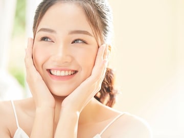 घरगुती उपाय आपल्या त्वचेच्या समस्यांवर मात करण्यास मदत करू शकतात. घरगुती उपाय आपल्या त्वचेच्या समस्यांवर मात करण्यास मदत करू शकतात.