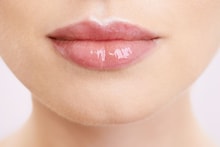 Lip Scrub : कोरड्या हवेत ओठांसाठी खास स्क्रब, जाणून घ्या कसा करायचा वापर