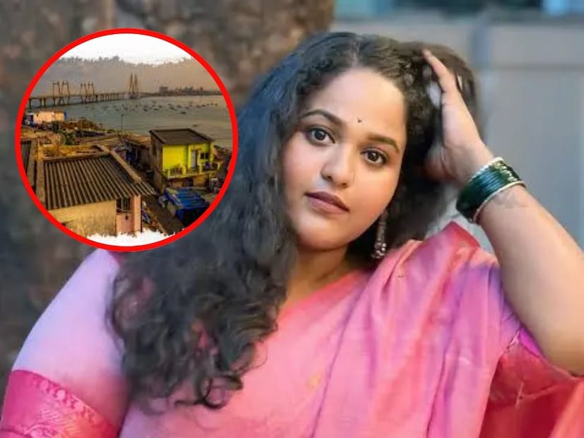  वनिता खरात पुढे म्हणाली,"आता तरी भींती झाल्या आहेत. आधी आमचं घर म्हणजे झोपडी होती. एकदा शाळेत असताना आम्ही जेवायला बसलो होतो. त्यावेळी एक मोठी लाट आली आणि अख्खी झोपडी तुटली होती. तेव्हा सगळेच खूप घाबरलो होतो. पण पुन्हा ते बांधलं".