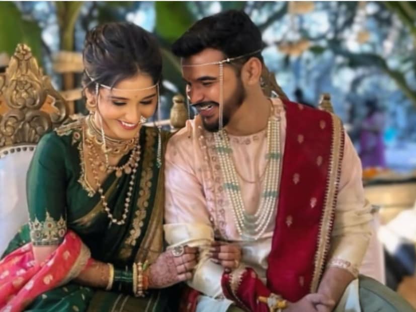 लग्नात मुंडावळ्या बांधणं ही फक्त प्रथा नाही किंवा नवरा-नवरी दिसावेत म्हणून नाही तर त्यामागे काही खास कारण आहे, ज्याचा नवरा-नवरीच्या आरोग्याशी संबंध आहे.