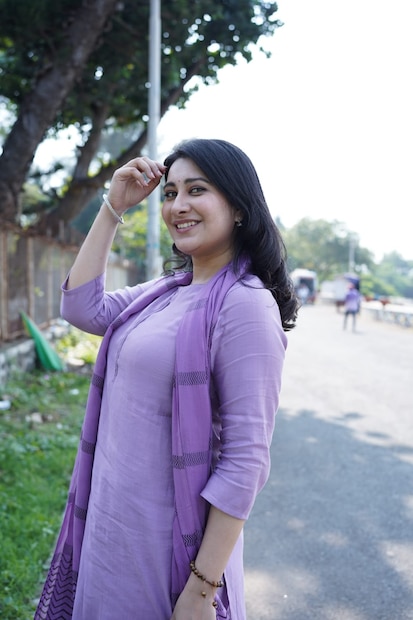 नव्या गोष्टीसह मालिकेत सुकन्या पाटील या नव्या पात्राची एण्ट्री होणार आहे. व्यवसायाने नर्स आणि अनेक गुपितं मनात साठवून शांत आयुष्य जगणारी मुलगी. रुग्णांची सेवा करायला तिला आवडतं म्हणूनच तिने हे क्षेत्र निवडलंय. या निमित्ताने लोकांच्या चेहऱ्यावरच्या आनंदाचं निमित्त होता येतं याचा तिला आनंद आहे. सुप्रसिद्ध अभिनेत्री नक्षत्रा मेढेकर या मालिकेत एन्ट्री घेतेय. 