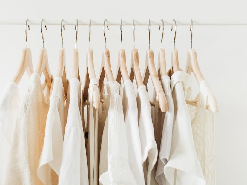 हिंदू धर्मात सत्य, ज्ञान आणि सुसंवाद हे जीवनाचे तीन प्रमुख गुण मानले जातात आणि पांढरा रंग याच गुणांचं प्रतिनिधित्व करतो. पांढरा रंग शांती, पवित्रता आणि आध्यात्मिक उर्जेचं प्रतीक आहे असं मानलं जातं.