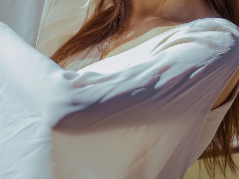 पांढरे कपडे घालण्याचा  उद्देश मनाला शांत करणं आणि दुःखाच्या वेळी कुटुंबाला मानसिक आधार देणं आहे.