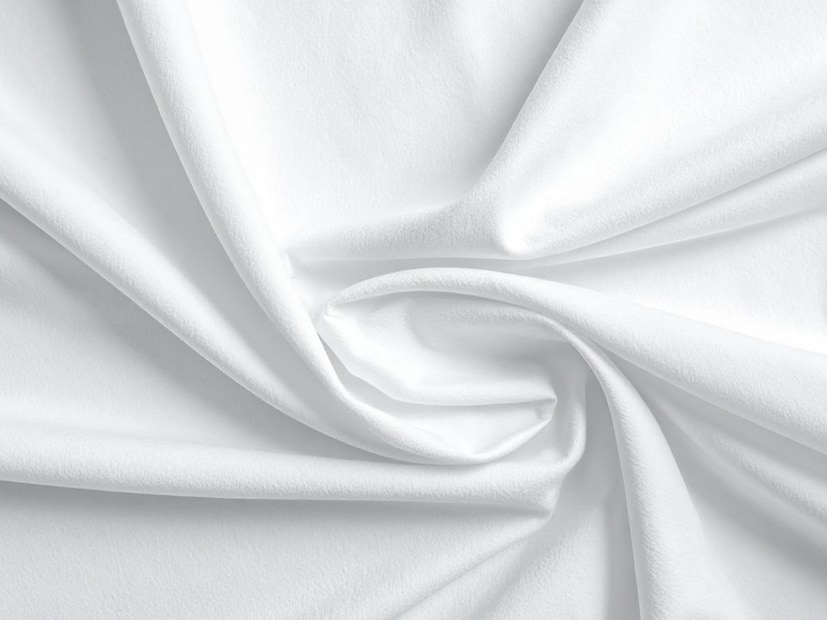 असं मानलं जातं की मृत्यूनंतर आत्मा एक नवीन प्रवास सुरू करतो, म्हणून पांढरे कपडे घालून कुटुंबातील सदस्य वातावरण शांत आणि शुद्ध ठेवतात, जेणेकरून दिवंगत आत्म्याला शांती मिळू शकेल.