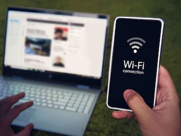 General Knowledge : Wi-Fi पासवर्ड टाकताच इंटरनेट कसं काय सुरू होतं बरं? General Knowledge : Wi-Fi पासवर्ड टाकताच इंटरनेट कसं काय सुरू होतं बरं?