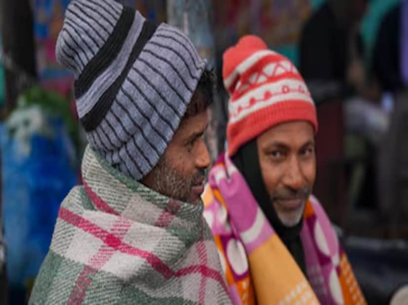 मध्य महाराष्ट्रात तापमान 20 ते 16 अंशांपर्यंत आलं आहे. तर कमाल तापमान हे 30-32 डिग्री सेल्सियसपर्यंत राहाणार आहे. कोकणात ढगाळ वातावरणामुळे उष्ण आणि रात्रीच्या वेळी थंडी असं वातावरण आहे. विदर्भ मराठवाड्यातही तापमानाचा पार घसरायला सुरुवात झाली आहे. 