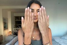 काय सांगता! फक्त हात दाखवून दररोज अडीच लाख रुपये कमवते ही महिला