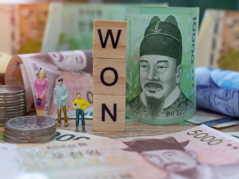 दक्षिण कोरियाचं चलन “वॉन (₩)”दक्षिण कोरियाची अधिकृत चलन एकक वॉन (Won) म्हणून ओळखली जाते, ज्याचा ISO कोड KRW असा आहे. हे चलन सियोलस्थित ‘बँक ऑफ कोरिया’ द्वारे जारी केलं जातं.