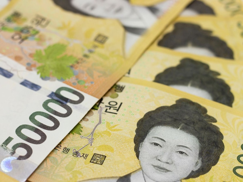 वॉनचं मूळ विभाजन 100 “जॉन” (Jeon) मध्ये केलं गेलं असलं, तरी वाढत्या महागाईमुळे (inflation) आज “जॉन” व्यवहारातून पूर्णपणे बाहेर पडला आहे. दक्षिण कोरियामध्ये सर्व प्रकारचे व्यवहार वॉनमधूनच केले जातात.