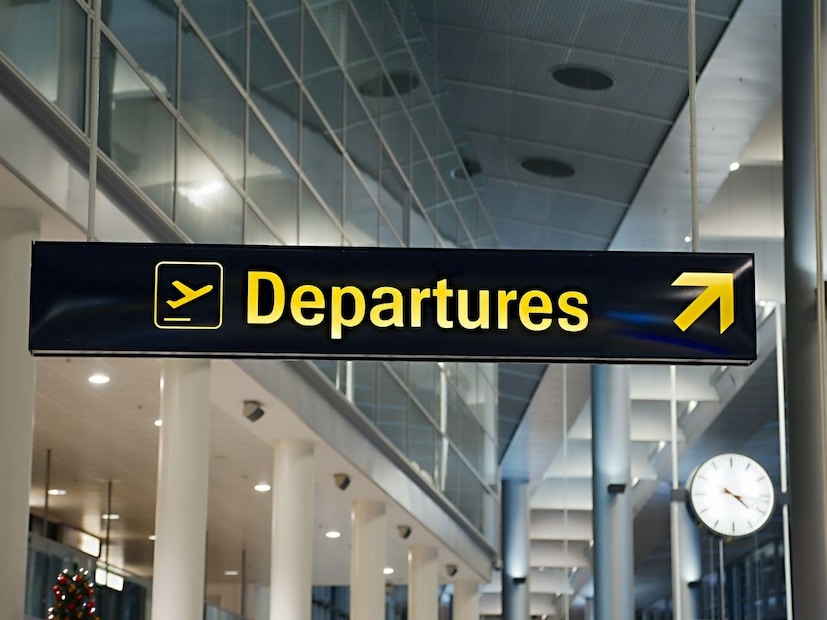 विमान प्रवास हा वेळेच्या व्यवस्थापनावर अवलंबून असतो. वेळेवर पोहोचणे, आवश्यक नियमांचे पालन करणे आणि सतत जागरूक राहणे यामुळे तुमचा प्रवास निश्चितच तणावमुक्त आणि आनंददायी होईल.