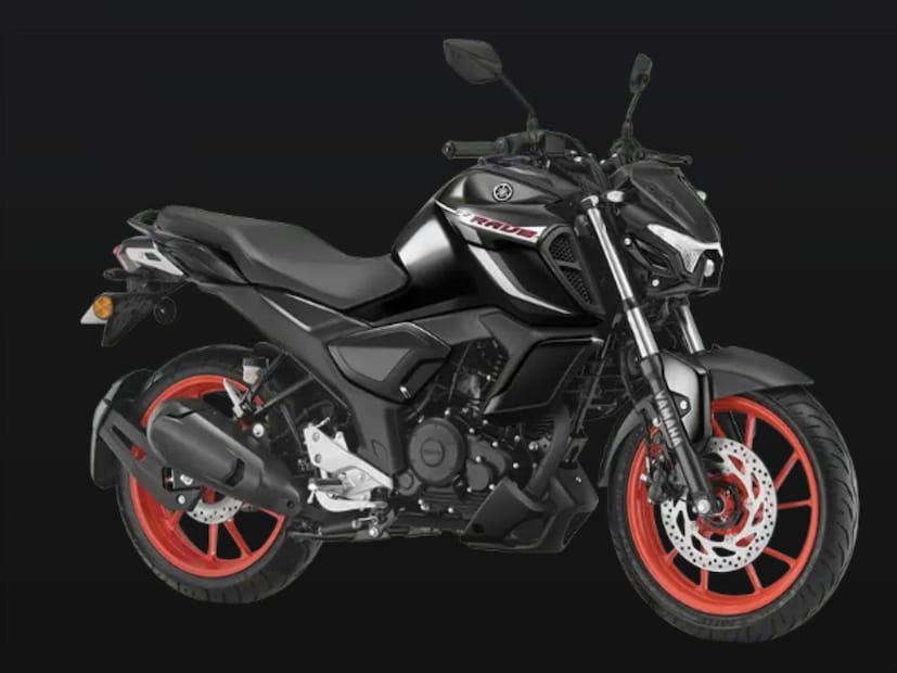 Yamaha FZ Rave बाईकमध्ये सर्व आवश्यक माहिती दर्शवणारे एक निगेटिव्ह एलसीडी इन्स्ट्रुमेंट क्लस्टर देखील आहे.
