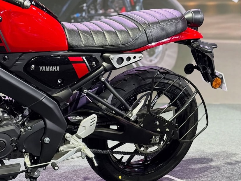 155 सीसी सेगमेंटमध्ये भारतात सर्वाधिक BHP असलेली Yamaha XSR155 ही पहिलीच बाईक ठरली आहे. या बाइकमध्ये  ड्युअल-चॅनल एबीएस आणि ट्रॅक्शन कंट्रोल स्टँडर्ड दिले आहे. 